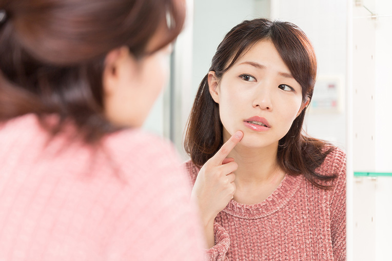 歯と歯の下の隙間が大きくなる