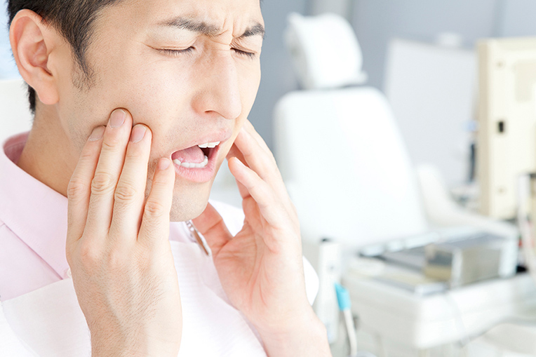 セラミックの詰め物・かぶせ物で歯を守り、自然な見た目に